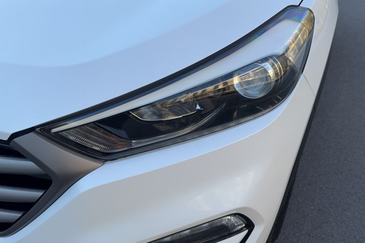 Used Hyundai Tucson 2018 1.6T Dual-Clutch Two-Wheel Drive 15th Anniversary Special Edition Left Front Headlight