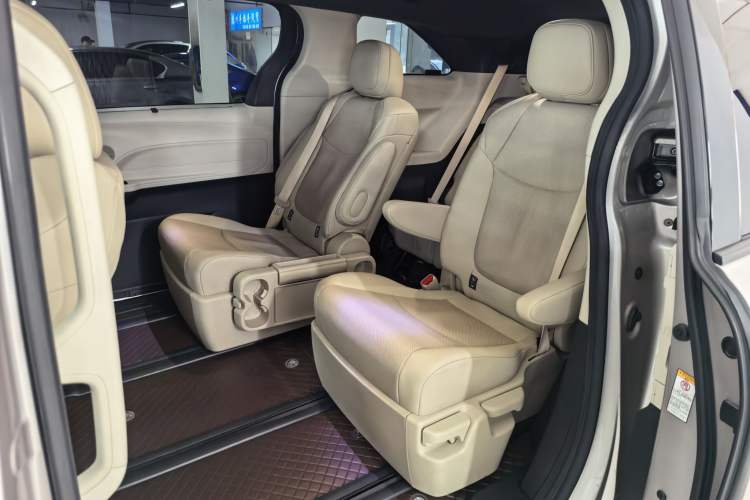 Used Toyota Sienna 2021 2.5L Hybrid Luxury Edition
