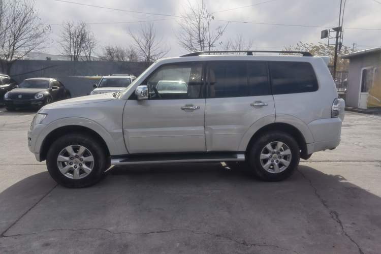 Used Mitsubishi Pajero 2014 3.0L Elite Upgrade Edition
