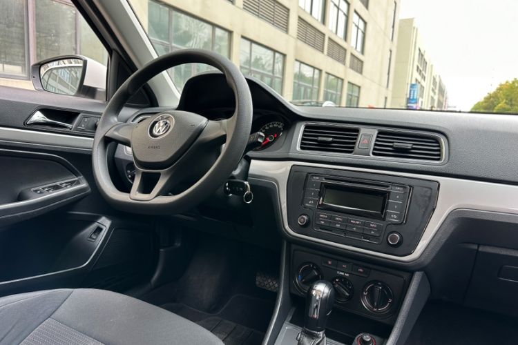 Used Volkswagen Lavida 2017 1.6L Automatic Fashion Edition Interior 4