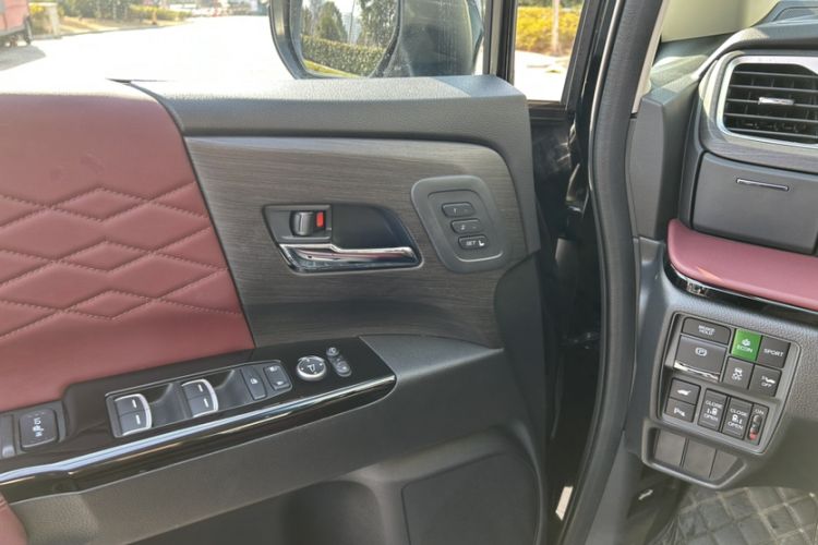 Used Honda Elysion 2024 2.0L eHEV Ultimate Edition Interior 3