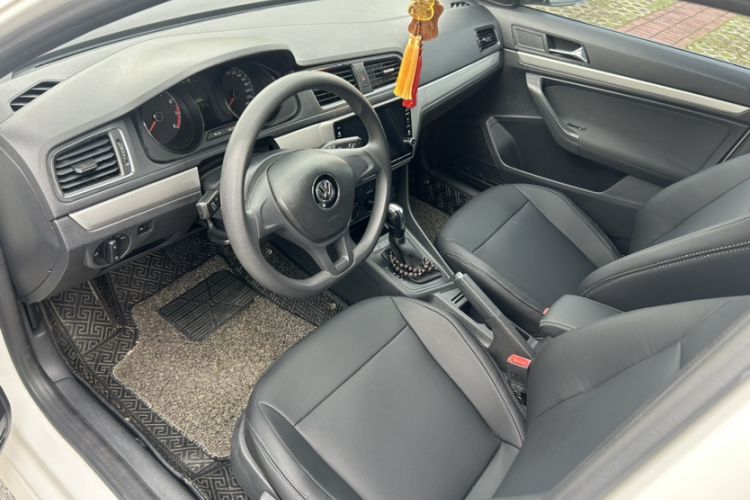 Used Volkswagen Lavida 2017 1.6L Automatic Fashion Edition Interior 2