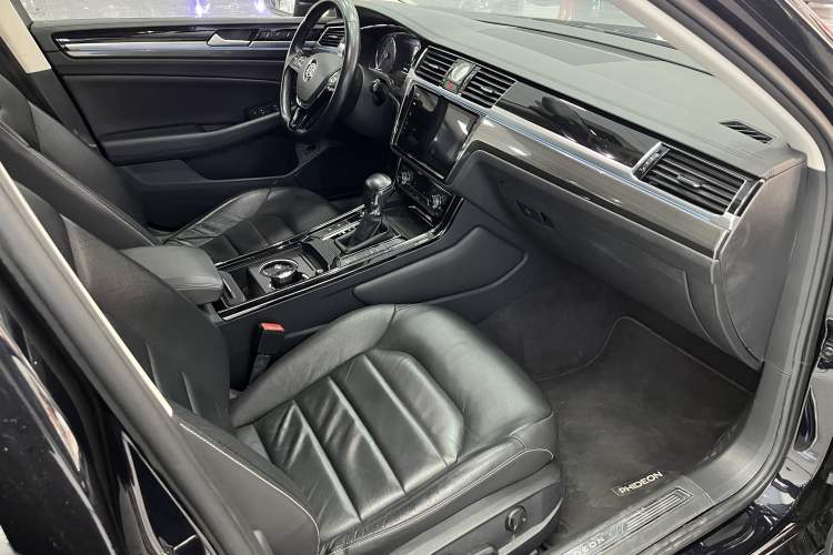 Used Volkswagen Phideon 2018 Revised Version 380TSI Two-Wheel Drive Business Edition