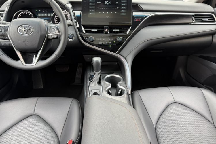 Used Toyota Camry 2021 2.0G Luxury Edition
