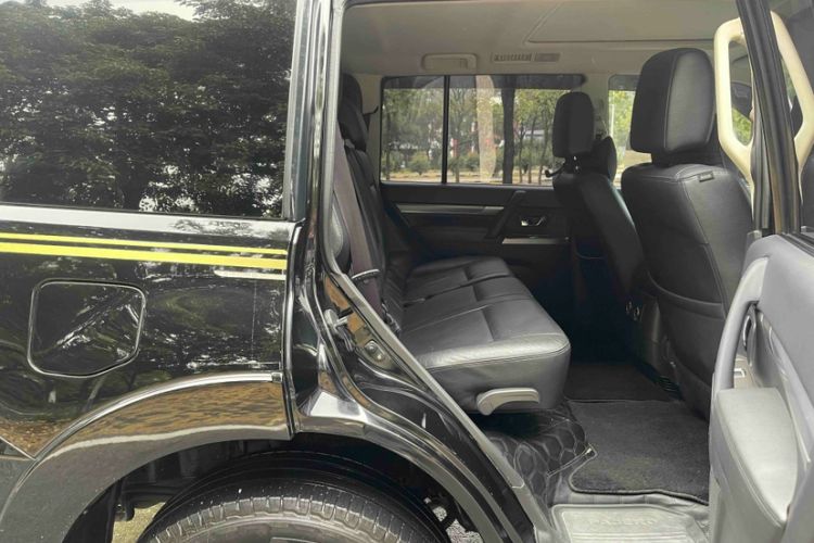 Used Mitsubishi Pajero 2015 3.0L Automatic Elite Edition China V Standard
