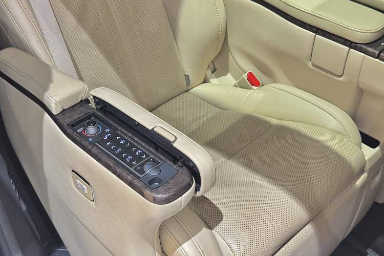 Used Toyota Vellfire 2020 Dual-Engine 2.5L HV Prestige Edition
