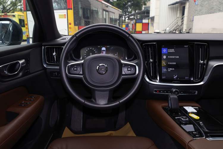 Used Volvo S60 New Energy 2022 T8 eDrive Hybrid All-Wheel Drive Smart Luxury Edition Interior 6