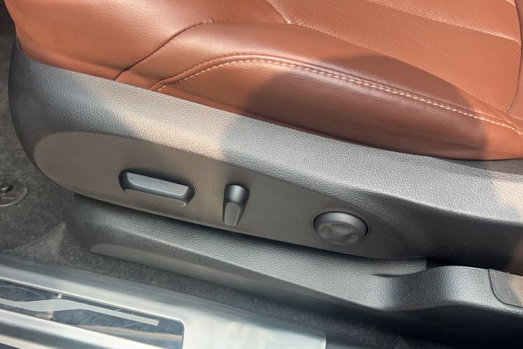 Used Buick Envision 2020 20T Two-Wheel Drive Luxury Model Interior 5