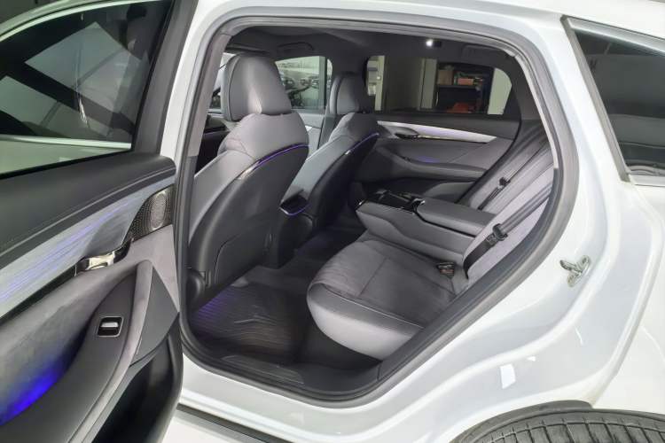 Used VOYAH PASSION 2023 Four-Wheel Drive Standard Edition
