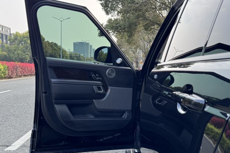 Used Land Rover Range 2021 3.0 L6 Grand Edition Interior 12