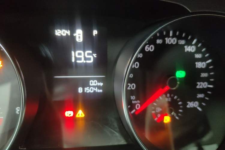 Used Volkswagen Golf Sportsvan 2016 1.6L Automatic Comfort Model Odometer Close Up