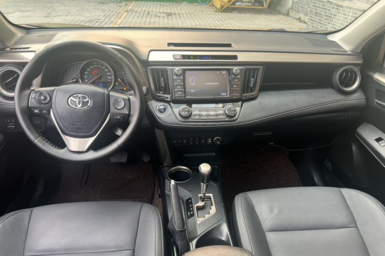 Used Toyota RAV4 2015 2.5L Automatic 4x4 Luxury Edition
