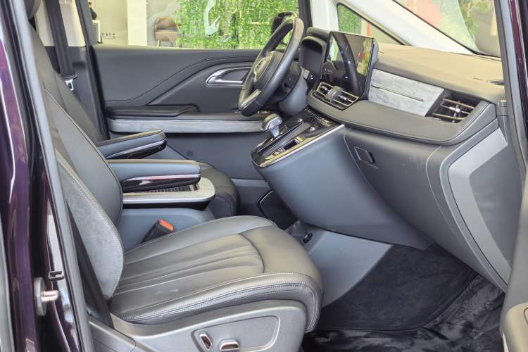 Used Hongqi HQ9 PHEV 2024 2.0T Four-Wheel Drive Business Edition