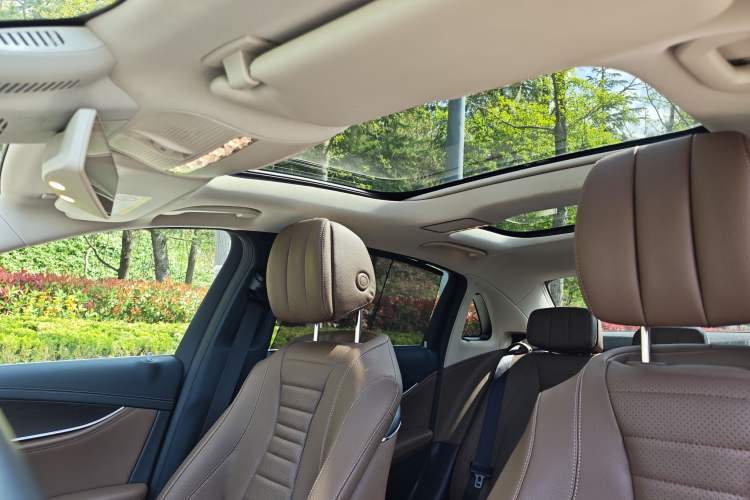 Used Mercedes-Benz E-Class 2018 Restyled E 300 L Sport Luxury Edition Interior 8