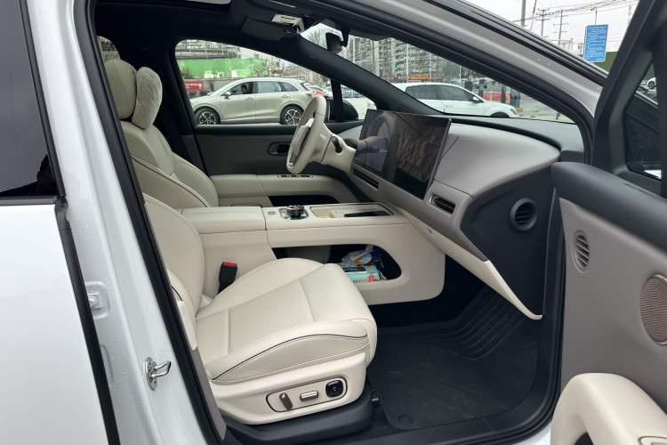 Used Li Auto Li Auto i6 2025 Model Two-Wheel-Drive Standard Type
