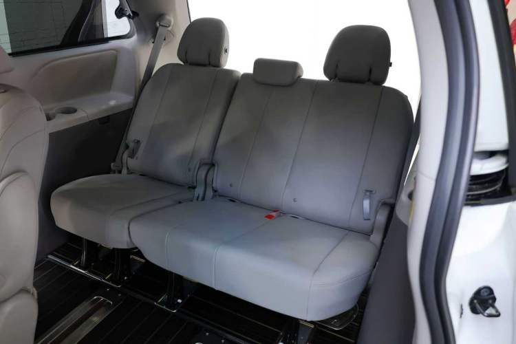 Used Toyota SIENNA  Interior 10