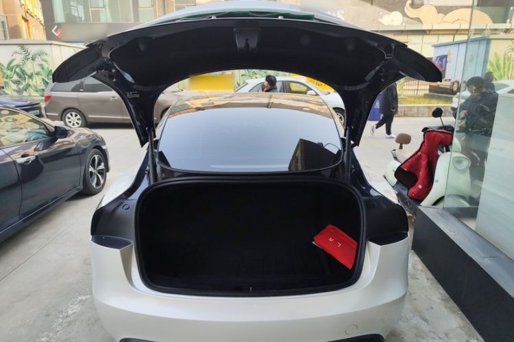 Used Tesla Model 3 2025 Rear-Wheel-Drive Version