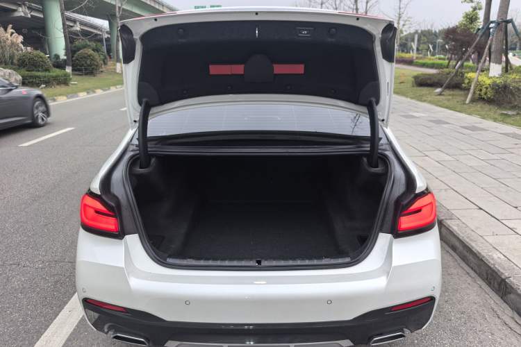 Used BMW 5 Series 2021 Facelifted 530Li Leading Edition M Sport Package
