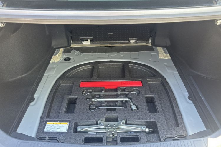 Used Toyota Avalon 2019 Dual-Engine 2.5L Luxury Edition China VI Standard
