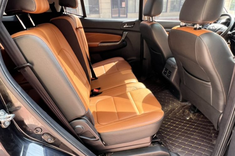 Used CHANGAN OSHAN CX70 2016 1.6L Manual Elite Model Interior 6