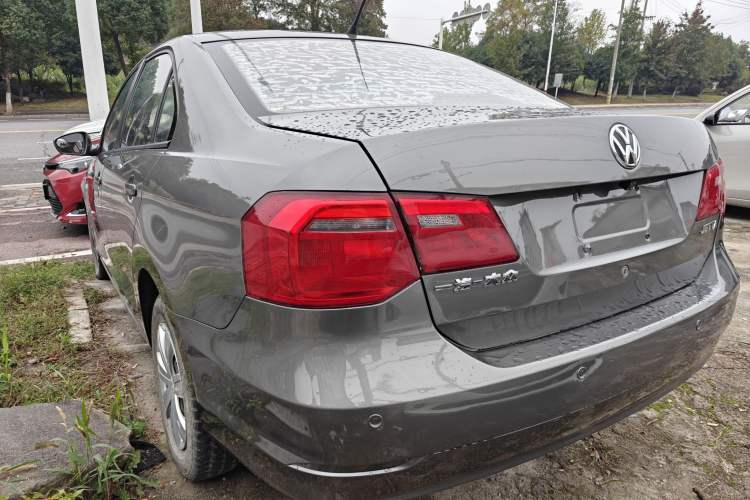 Used Volkswagen Jetta 2013 1.6L Manual Fashion Edition