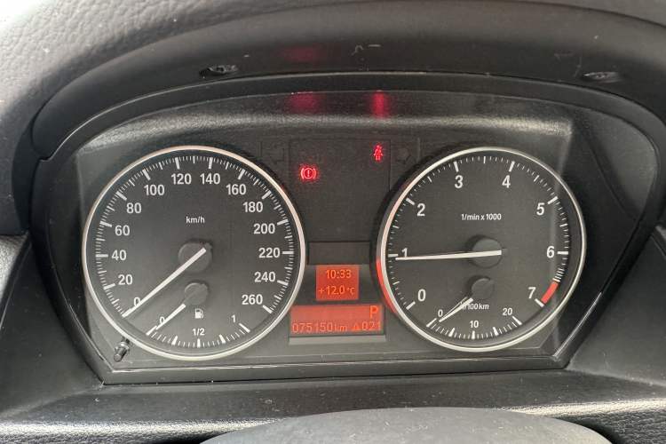 Used BMW X1 2014 sDrive18i Fashion Model Odometer Close Up