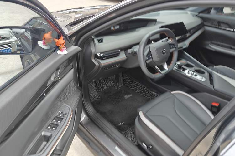 Used CHANGAN UNI-V 2023 1.5T Prestige Model
