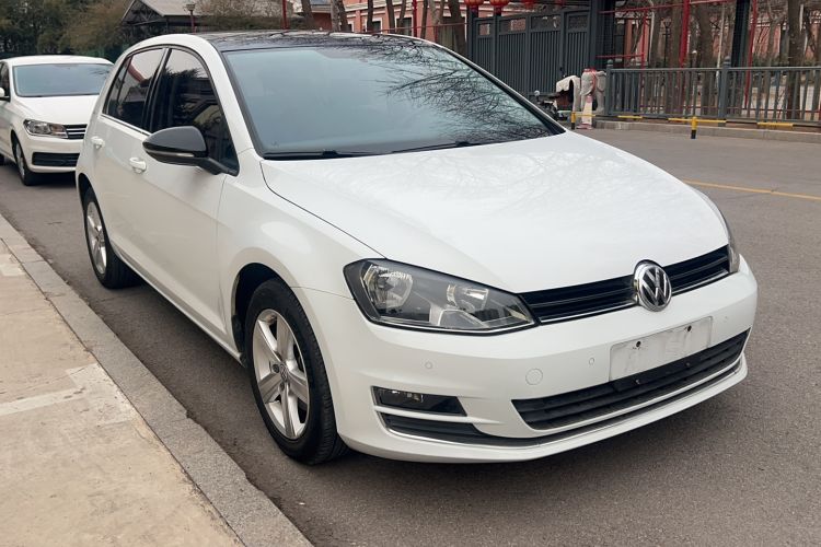 Used Volkswagen Golf 2017 1.6L Automatic Comfort Million-Vehicle Anniversary Edition
