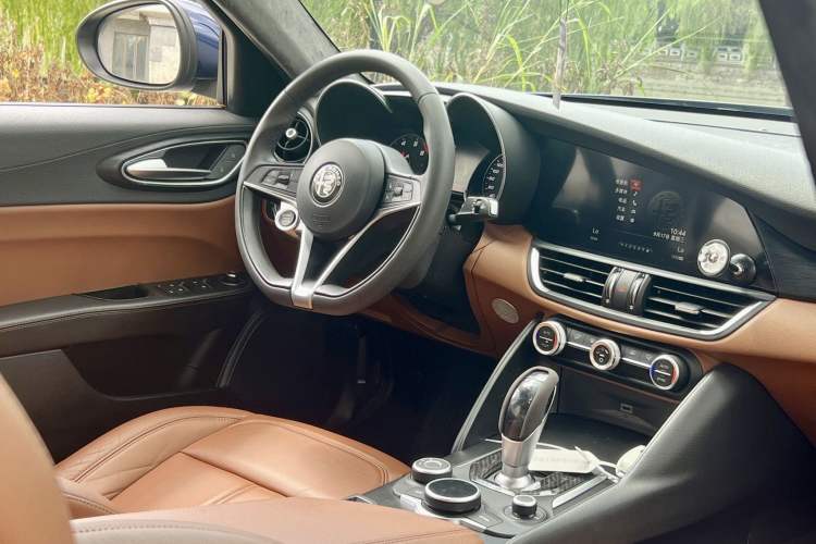 Used Alfa Romeo Giulia 2017 2.0T 200HP Elite Edition
