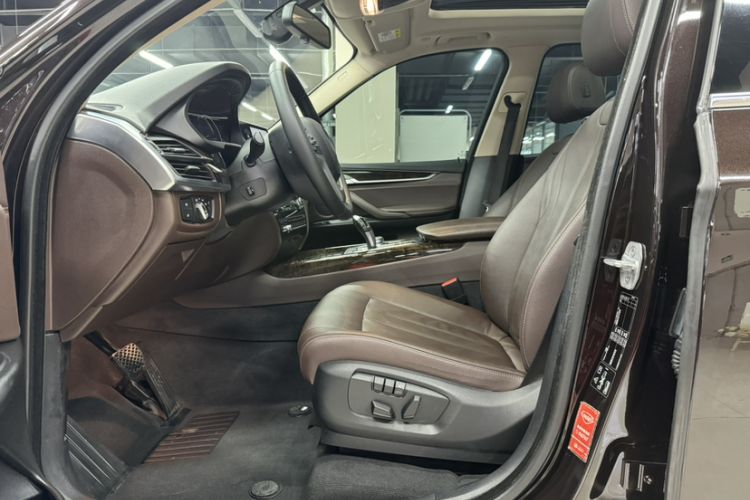 Used BMW X5 2018 xDrive28i Interior 2