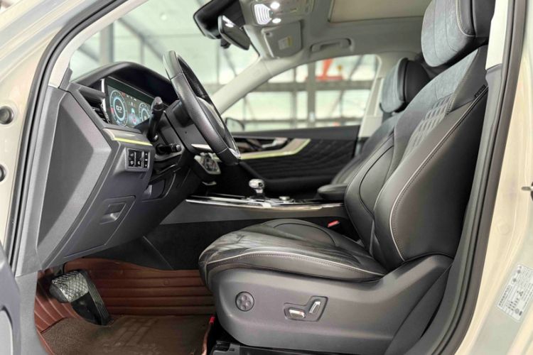 Used Hongqi HS5 2022 2.0T Smart Connect Flagship All-Wheel-Drive Version Interior 5