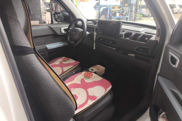 Used Geely Galaxy Panda 2023 Panda Mini 200km Endurance Bear Interior 7