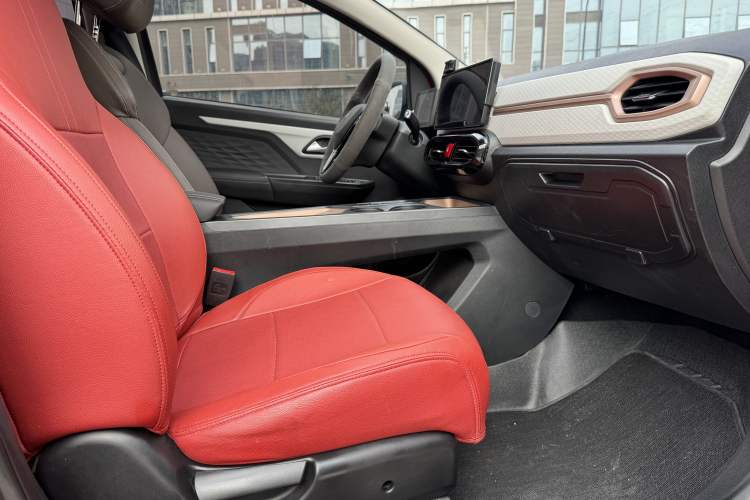 Used SOL E10X 2021 302 km Range Fashion Edition 31.4 kWh
