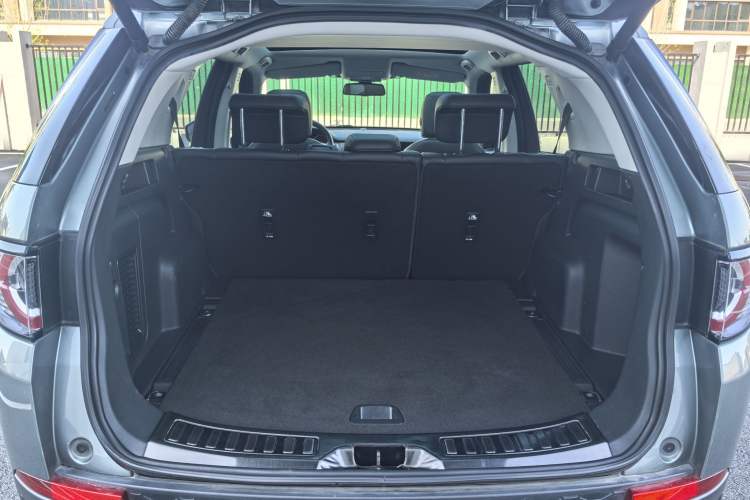 Used Land Rover Discovery Sport 2019 240 PS SE Version China VI Standard Trunk