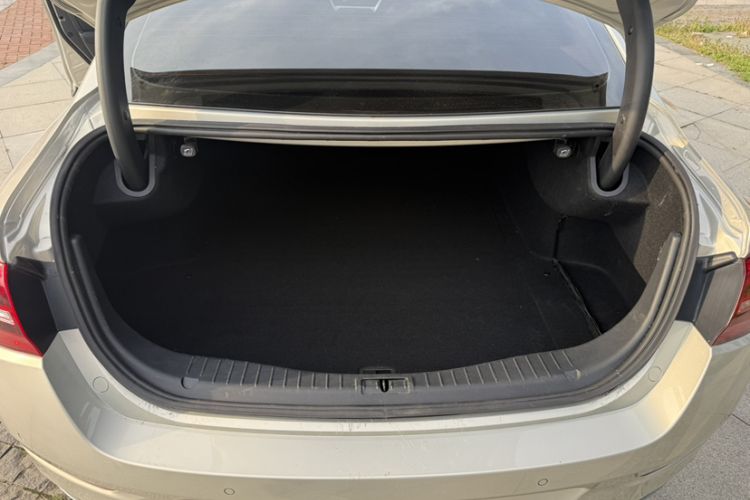 Used Hongqi H5 2022 Classic Model Facelift 1.5T DCT Qiyun Edition Trunk