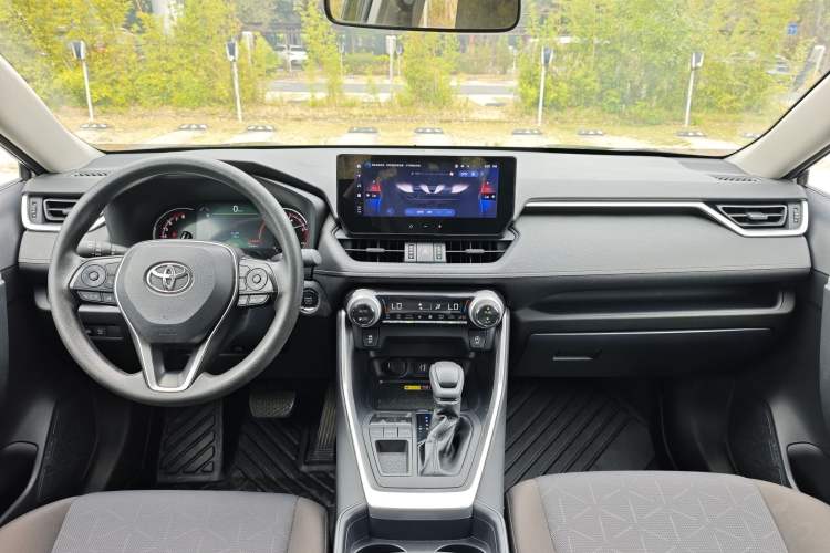 Used Toyota RAV4 2023 2.0L CVT Two-Wheel Drive Fashion Edition