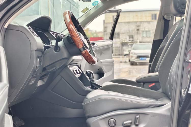 Used Volkswagen Tiguan L 2019 Updated Version 330TSI Automatic Two-Wheel Drive Panoramic Comfort Edition China VI Standard