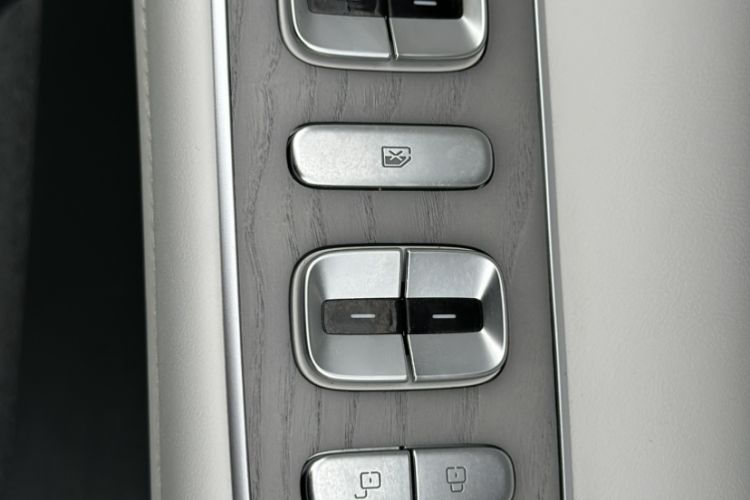 Used XPeng X9 2024 610 Long-Range Pro
