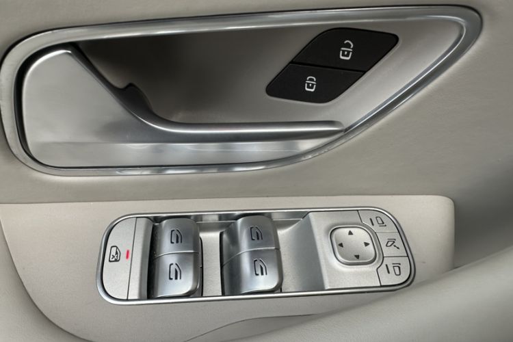 Used Mercedes-Benz GLS 2023 GLS 450 4MATIC Stylish Model Interior 9