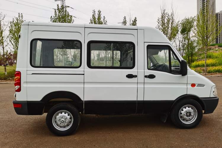 Used Iveco Power Daily 2017 2.5T Classic A32 Mid-Roof 6-7 Seater Bus 47Z5