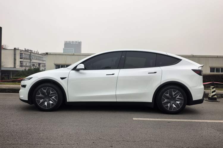 Used Tesla Model Y L 2025 Model Long-Range All-Wheel-Drive Version
