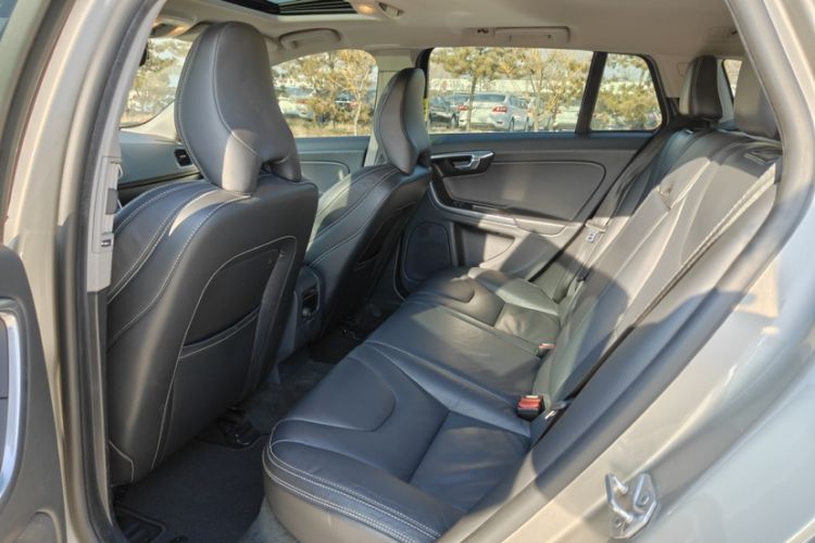 Used Volvo V60 2015 T5 Zhiya Edition
