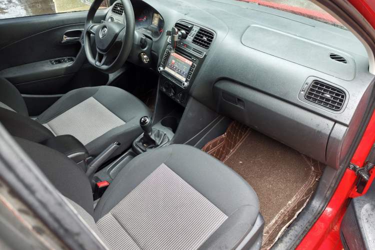 Used Volkswagen Polo 2016 1.4L Manual Fashion Model Interior 3