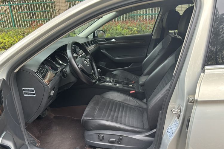 Used Volkswagen Magotan 2017 330TSI DSG Luxury Model Interior 2