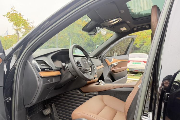 Used Volvo XC90 2023 B6 Zhiyi Luxury Edition 7-Seater
