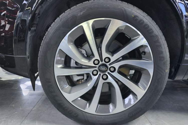 Used Land Rover Discovery Sport New Energy 2024 1.5T P300e Plug-in Hybrid Electric Version Exterior 8