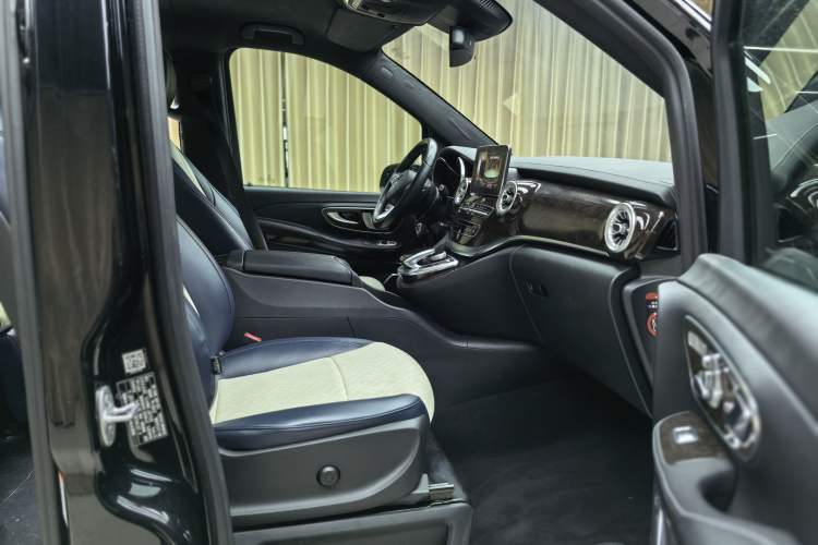 Used Mercedes-Benz V-Class 2018 V 260 L Prestige Extended Version China VI
