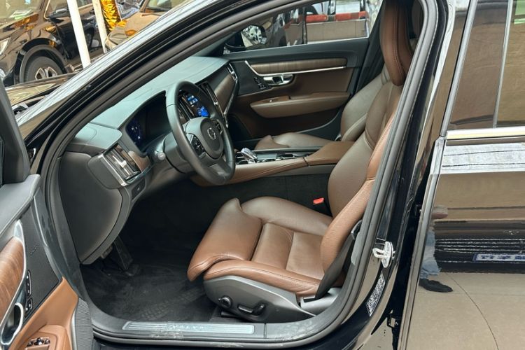Used Volvo S90 2024 B5 Zhiyuan Luxury Edition
