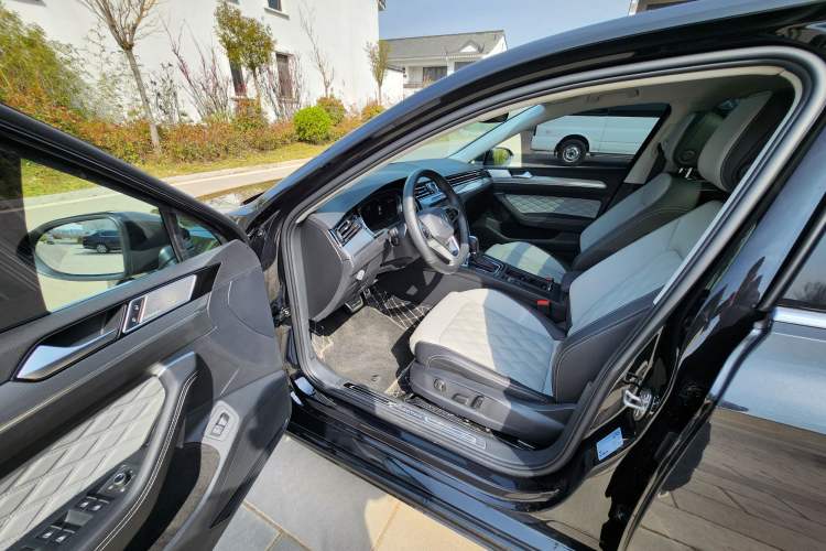 Used Volkswagen Magotan 2023 2 Million Units Limited Edition 330TSI DSG Leading Version Interior 2