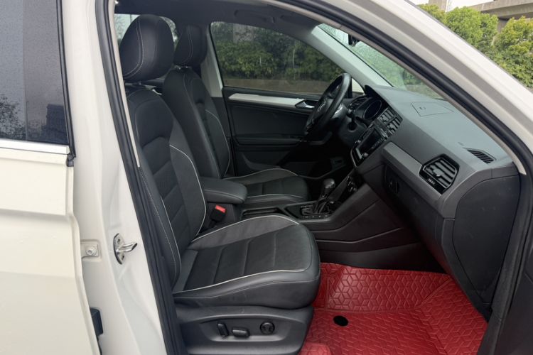 Used Volkswagen Tiguan L 2017 330TSI Automatic Two-Wheel Drive Flagship Edition Right Front Seat